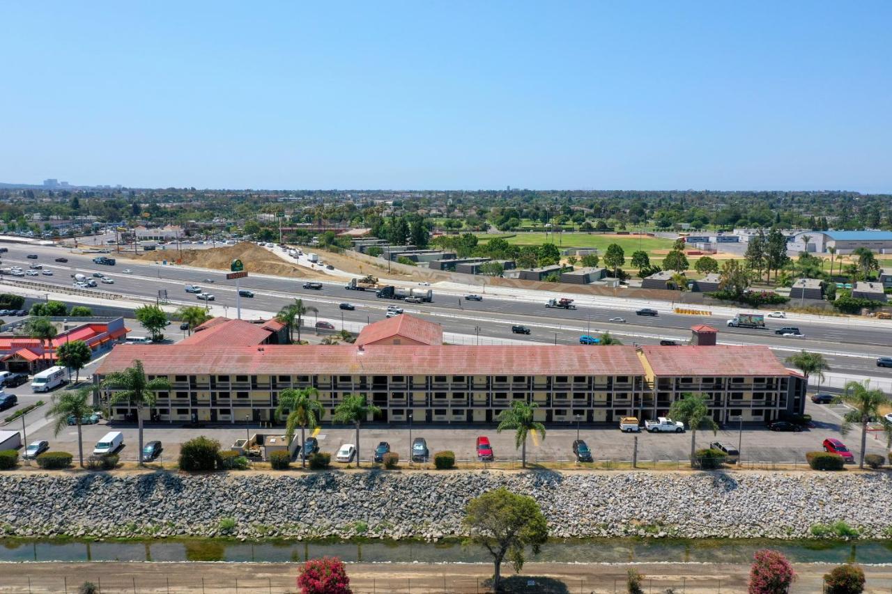 La Quinta Inn By Wyndham Costa Mesa Orange County Eksteriør billede