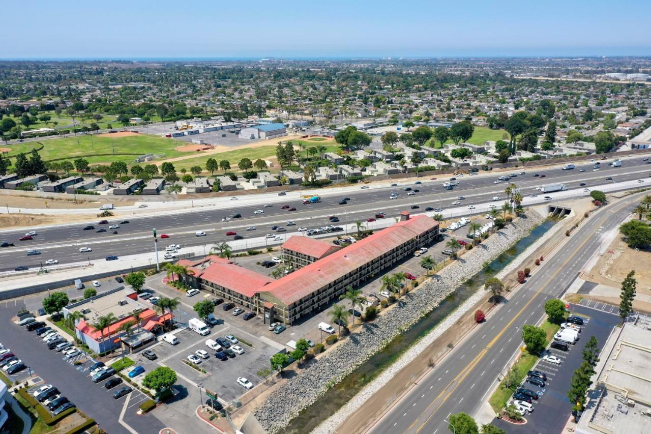 La Quinta Inn By Wyndham Costa Mesa Orange County Eksteriør billede